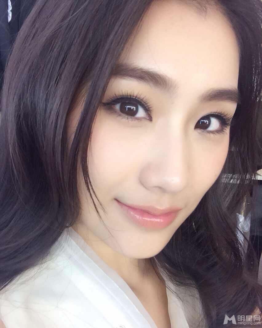 杨子新欢王婉中美艳生活照 黄圣依翻版成热议