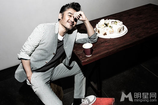 吴秀波时尚写真曝光 潮流搭配帅气十足