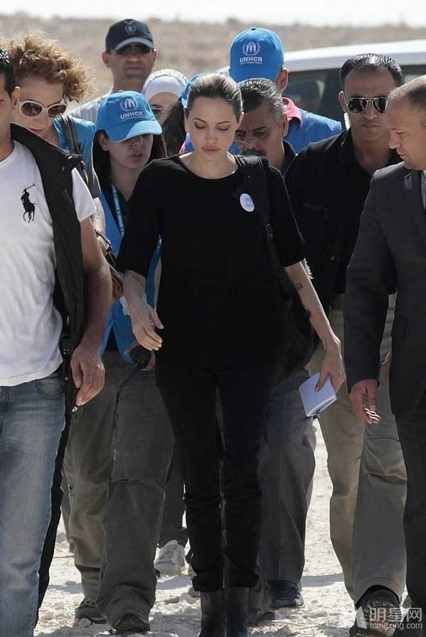 联合国亲善大使安吉丽娜·朱莉探望难民