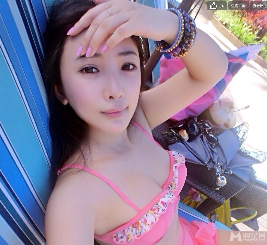 校园惊现翻版杨幂 川音校花泳装爆红