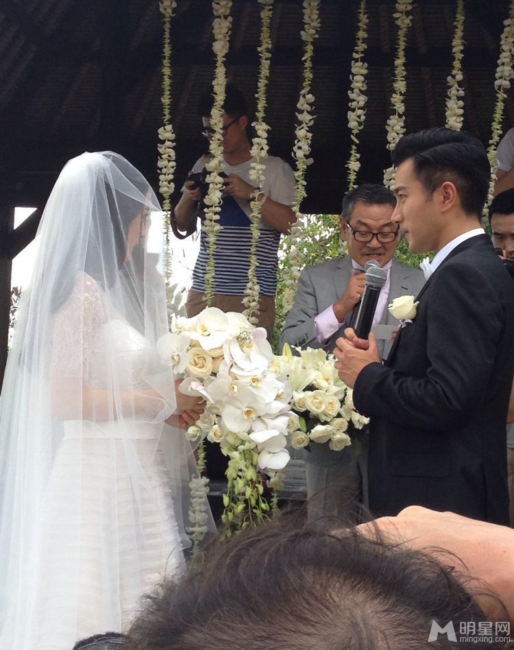 杨幂刘恺威婚礼现场直击 唯美婚纱照曝光