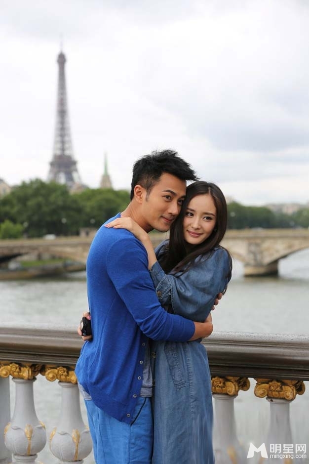 刘恺威杨幂首曝情侣写真 新婚夫妇唯美浪漫