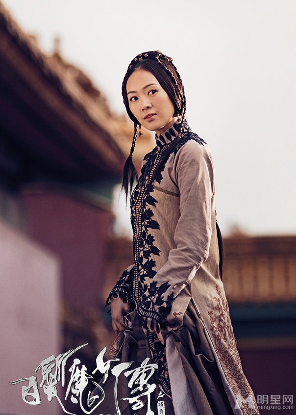 摇滚版白发魔女 武侠混搭打造别样视觉