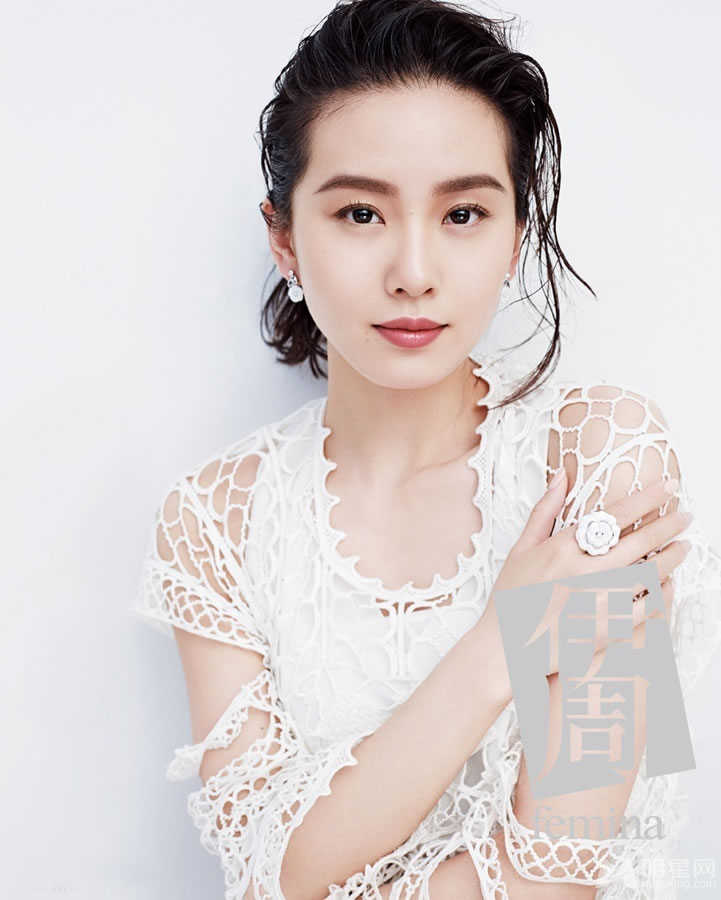 刘诗诗清新杂志大片 白裙简洁不失优雅