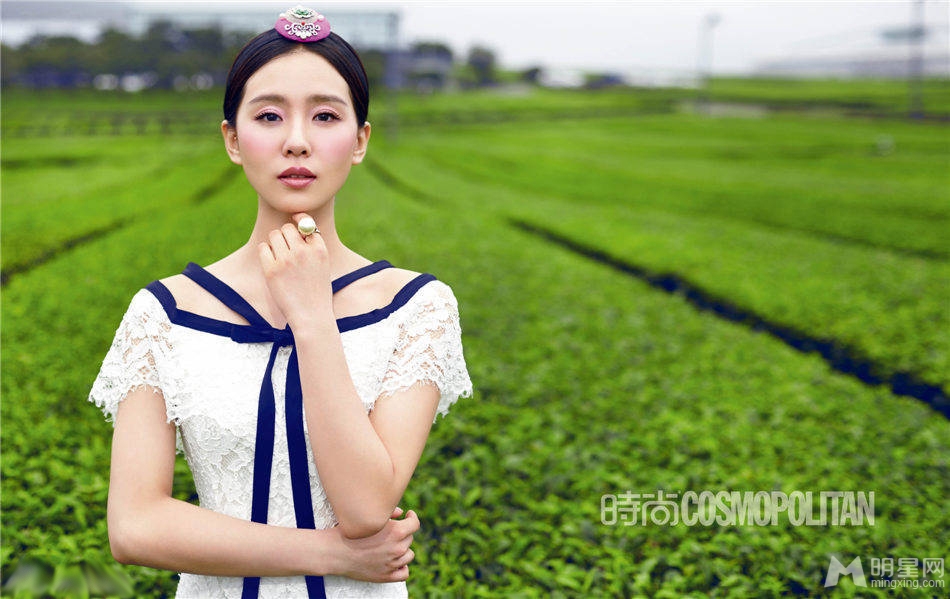 刘诗诗济州岛时尚杂志大片 展清新妩媚百变风情