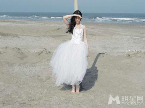 刘亦菲昔日白色婚纱照写真 散发高贵典雅迷人气质