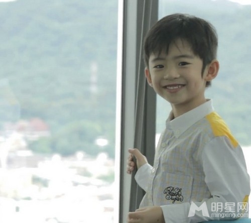 张柏芝爱子lucas兄弟亲密照曝光