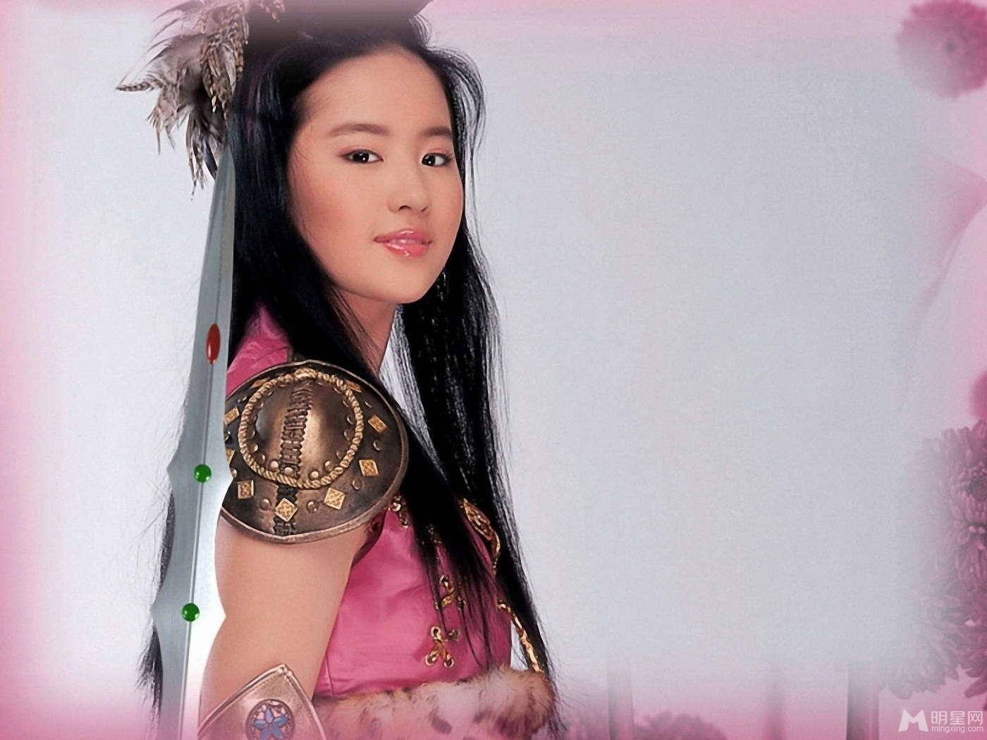 刘亦菲变身武侠少女 魅力性感古装写真