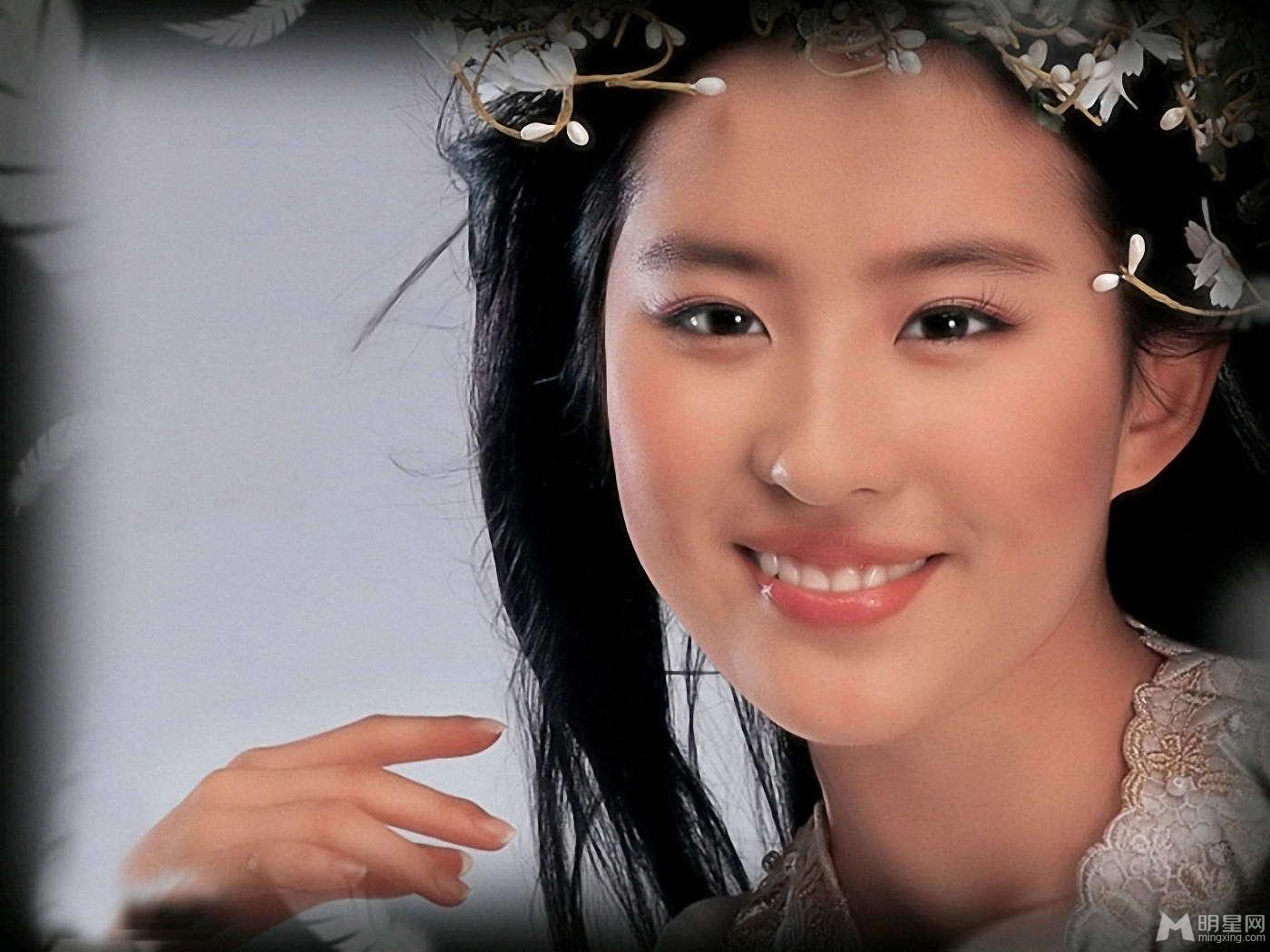 刘亦菲变身武侠少女 魅力性感古装写真