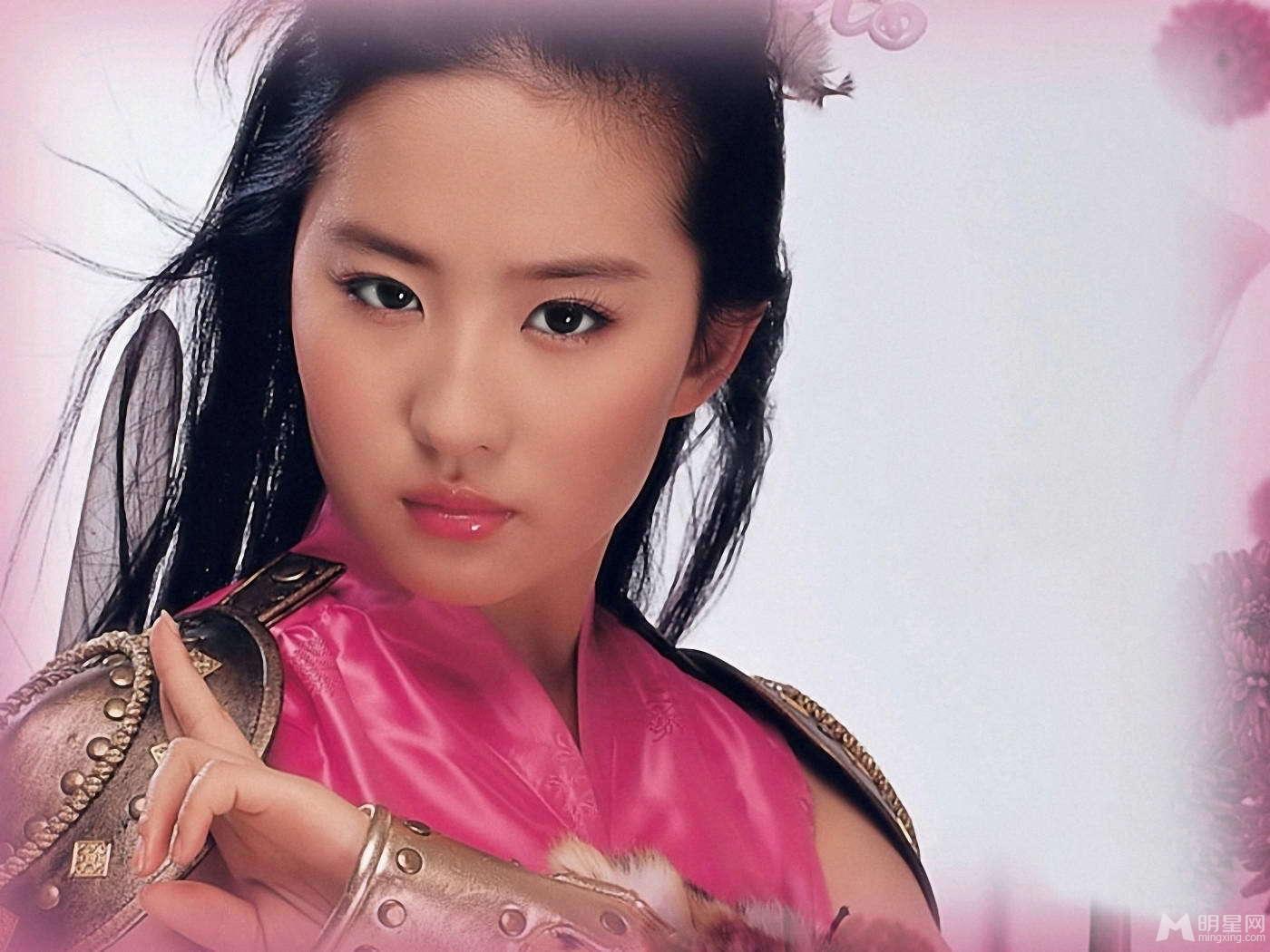刘亦菲变身武侠少女 魅力性感古装写真