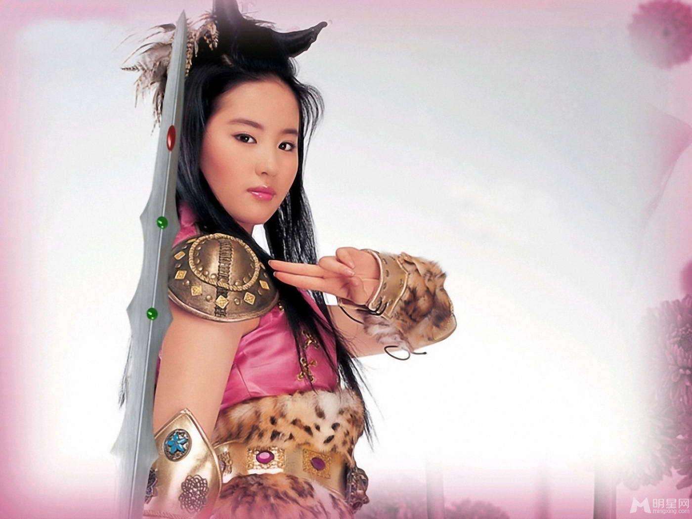 刘亦菲变身武侠少女 魅力性感古装写真