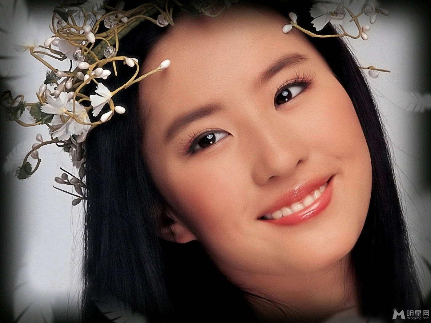刘亦菲变身武侠少女 魅力性感古装写真
