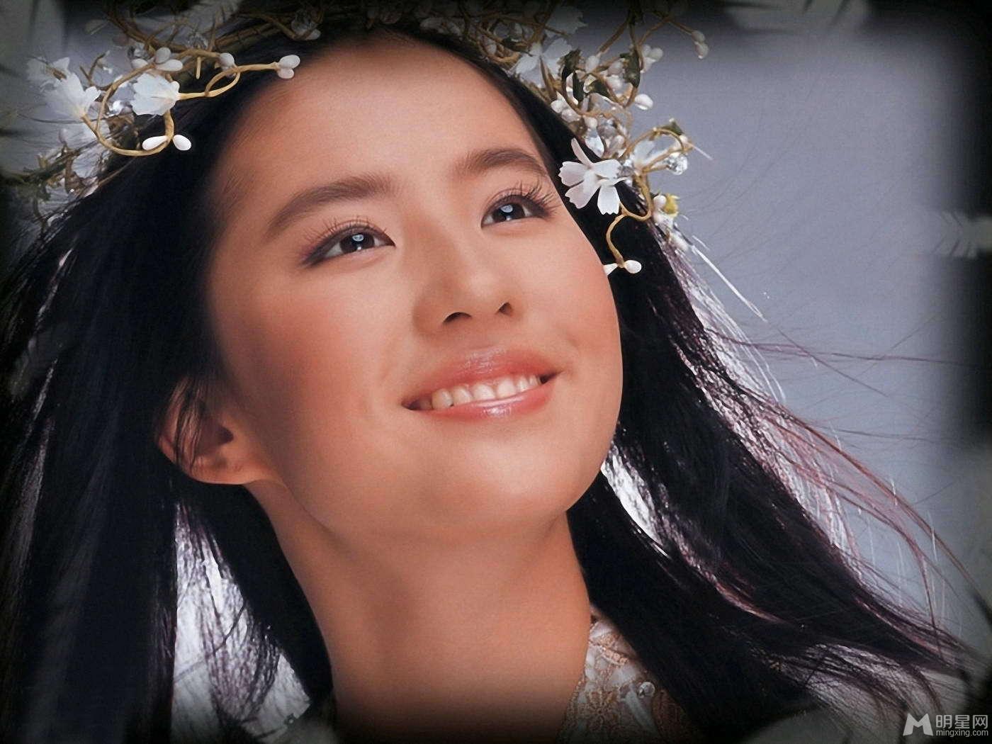 刘亦菲变身武侠少女 魅力性感古装写真