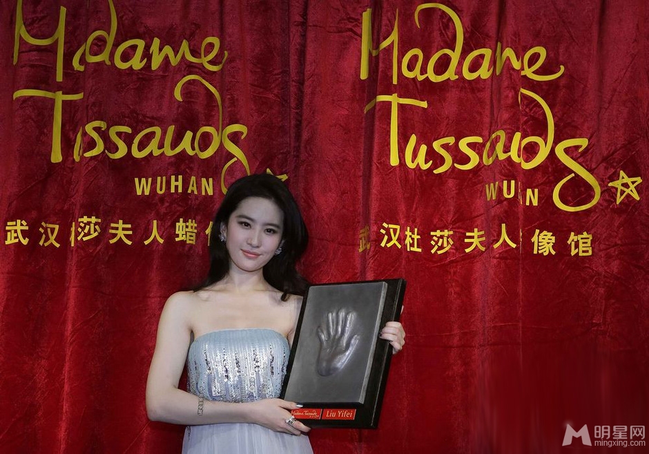 刘亦菲蜡像造型杜莎夫人蜡像馆揭幕 真假难辨