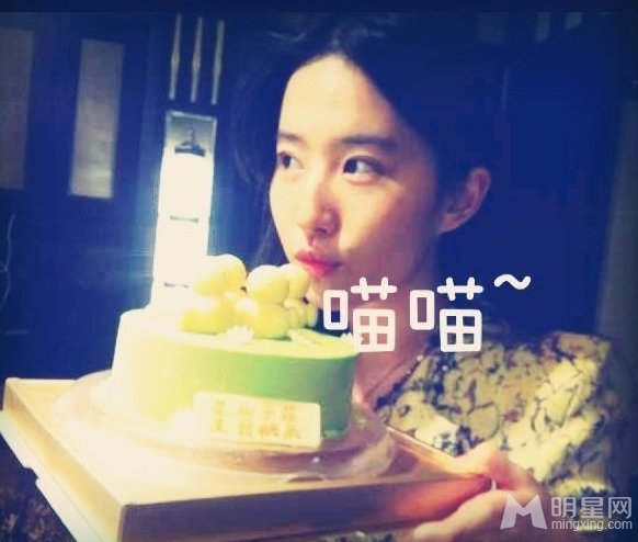 26岁刘亦菲低调庆生 大晒美照清纯如初