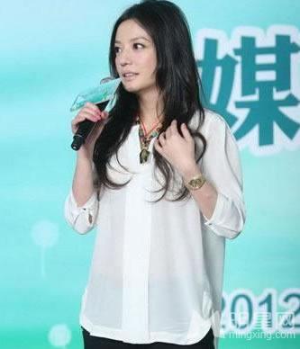 盘点女星白衬衫LOOK 巩俐周迅迷人优雅