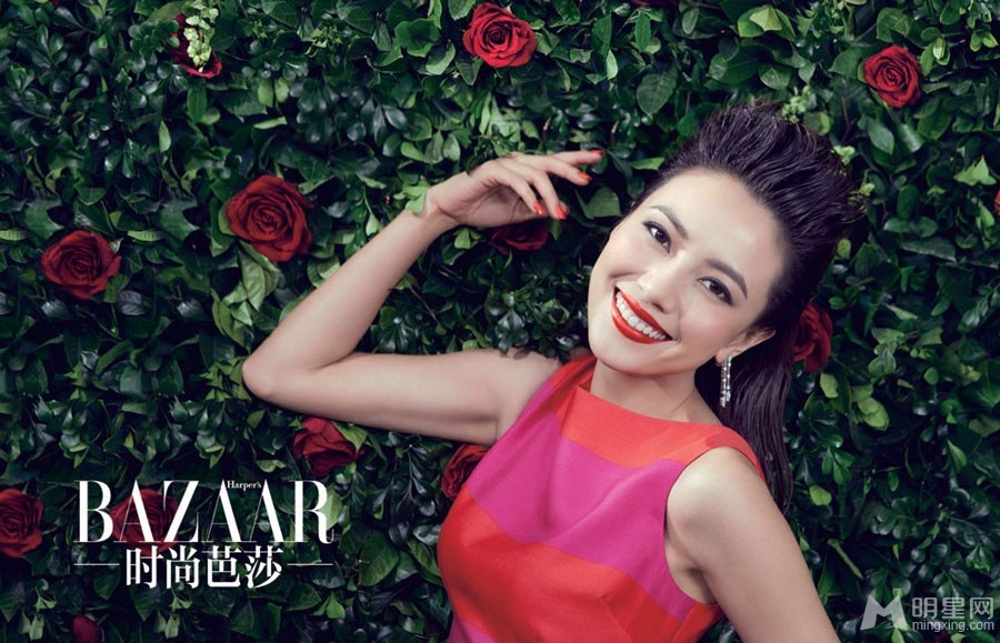 高圆圆拍摄时尚芭莎杂志开年大片