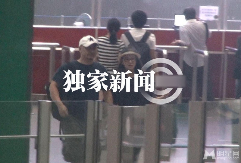 张雨绮不着急怀孕 与老公现身机场狂撒娇
