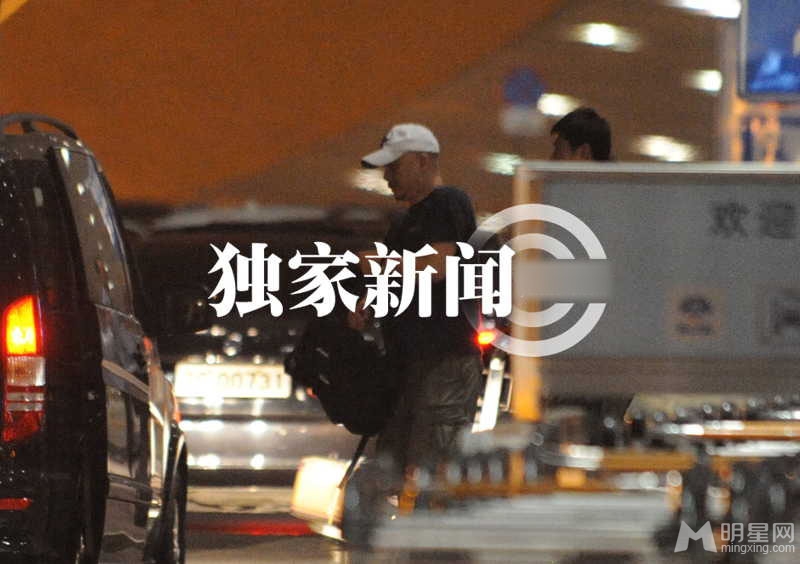 张雨绮不着急怀孕 与老公现身机场狂撒娇