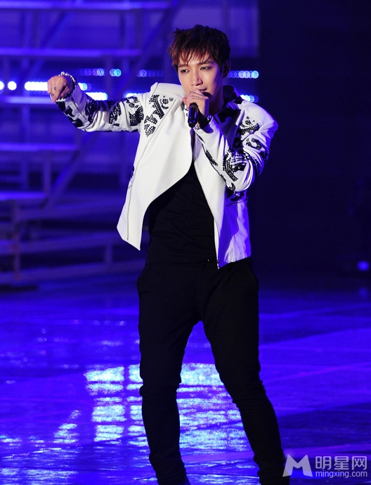 EXO邓紫棋2PM等献唱2013韩国亚洲音乐节
