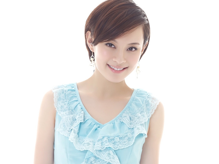 辣妈孙俪笑容甜美露性感身材