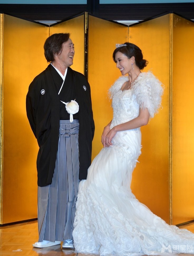 林志玲着婚纱亮相东京 101次求婚日本上映