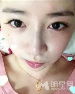 体操冠军邹凯女友周捷闺房照 美艳胜林志玲