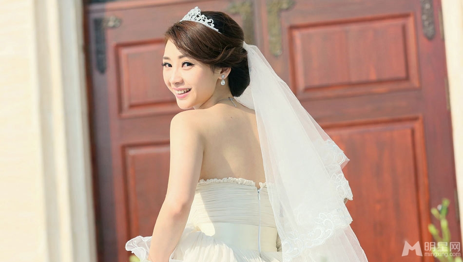 柳岩咱们结婚吧披婚纱 黄金剩女终觅幸福