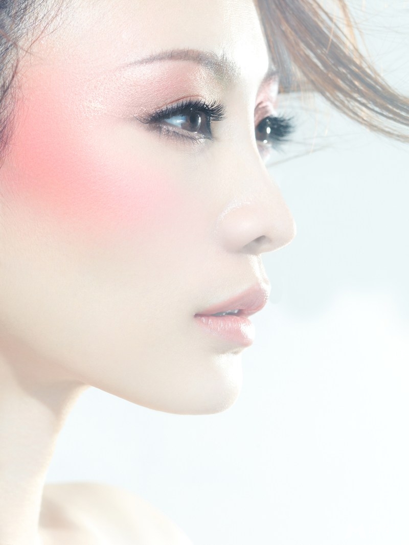 柳岩最新彩妆写真 眼神魅惑别有风情
