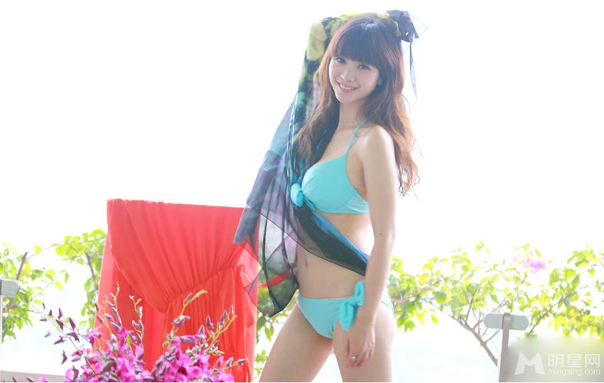 柳岩薄纱比基尼傲人美胸性感小蛮腰