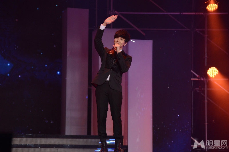 林俊杰获音乐V榜年度盛典 最佳男歌手