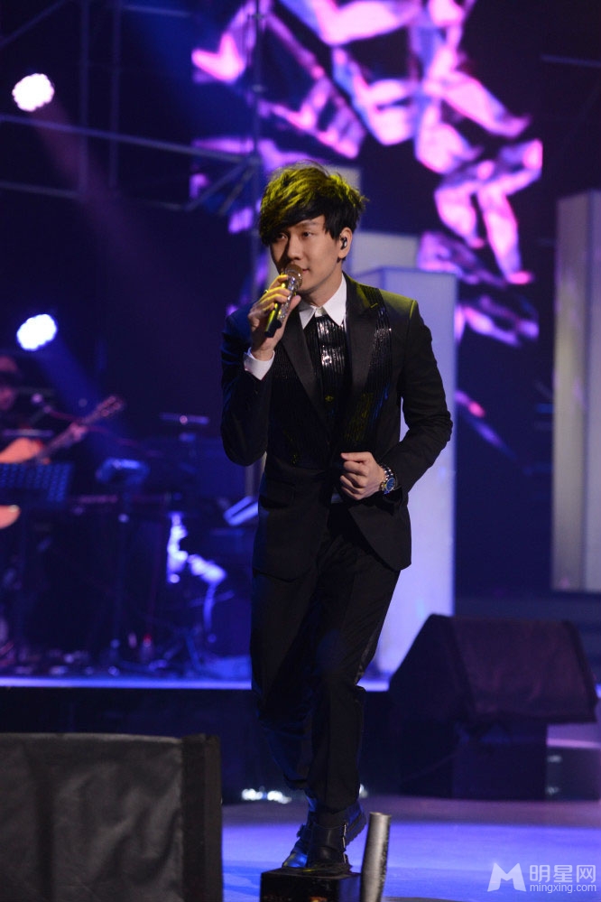 林俊杰获音乐V榜年度盛典 最佳男歌手
