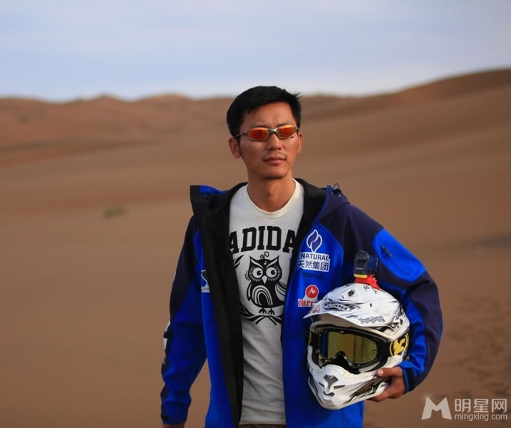 李晨摩托车写真 沙漠飙车