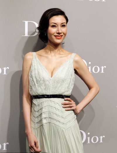 章子怡亮相上海气场胜倪妮 李嘉欣深V抢镜