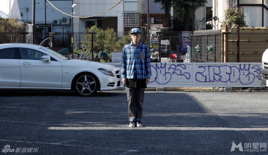 陈冠希东京街拍 玩味潮搭潮男