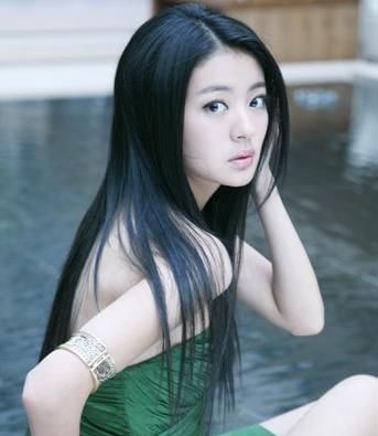 人气小天后安以轩写真秀妖娆