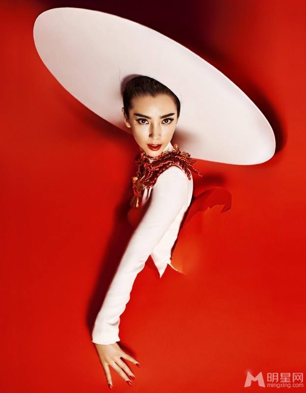 李冰冰登时尚芭莎杂志封面 诠释力与美魅力