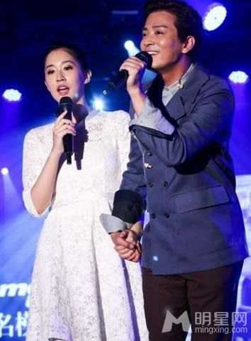 陈晓东夫妇台上热吻 甜蜜婚姻令人向往