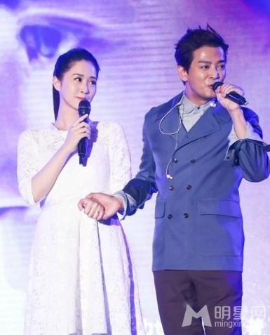 陈晓东夫妇台上热吻 甜蜜婚姻令人向往