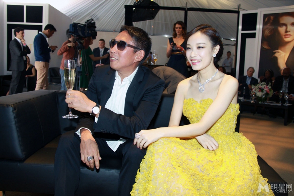 倪妮优雅长裙亮相美国电影独立精神奖