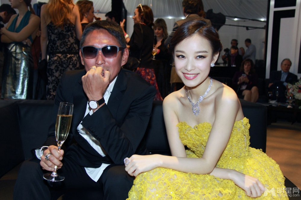 倪妮优雅长裙亮相美国电影独立精神奖