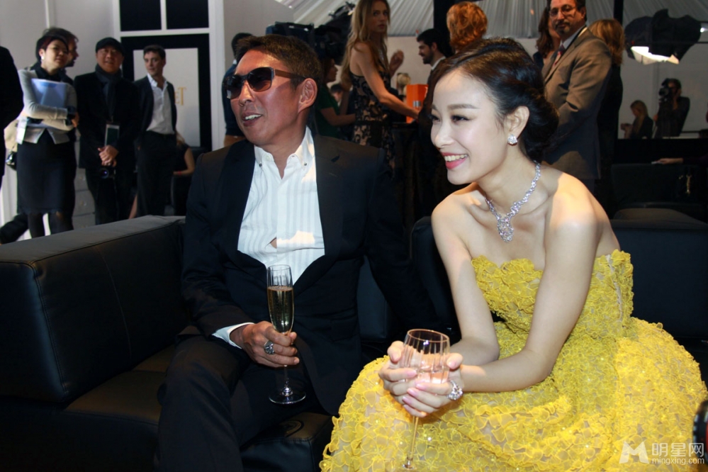 倪妮优雅长裙亮相美国电影独立精神奖