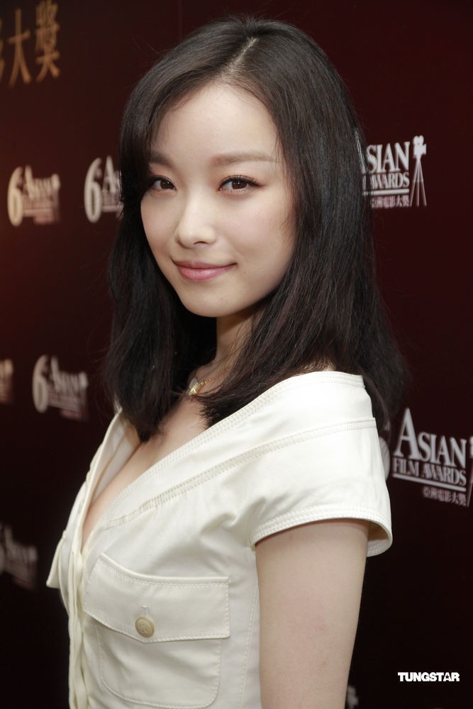 2012倪妮《金陵》最佳新人奖接受记者采访