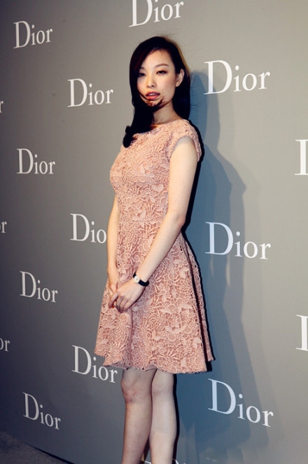 倪妮出席Dior春夏高级订制时装秀
