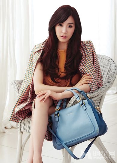 少女时代Tiffany春季写真 尽展清新甜美