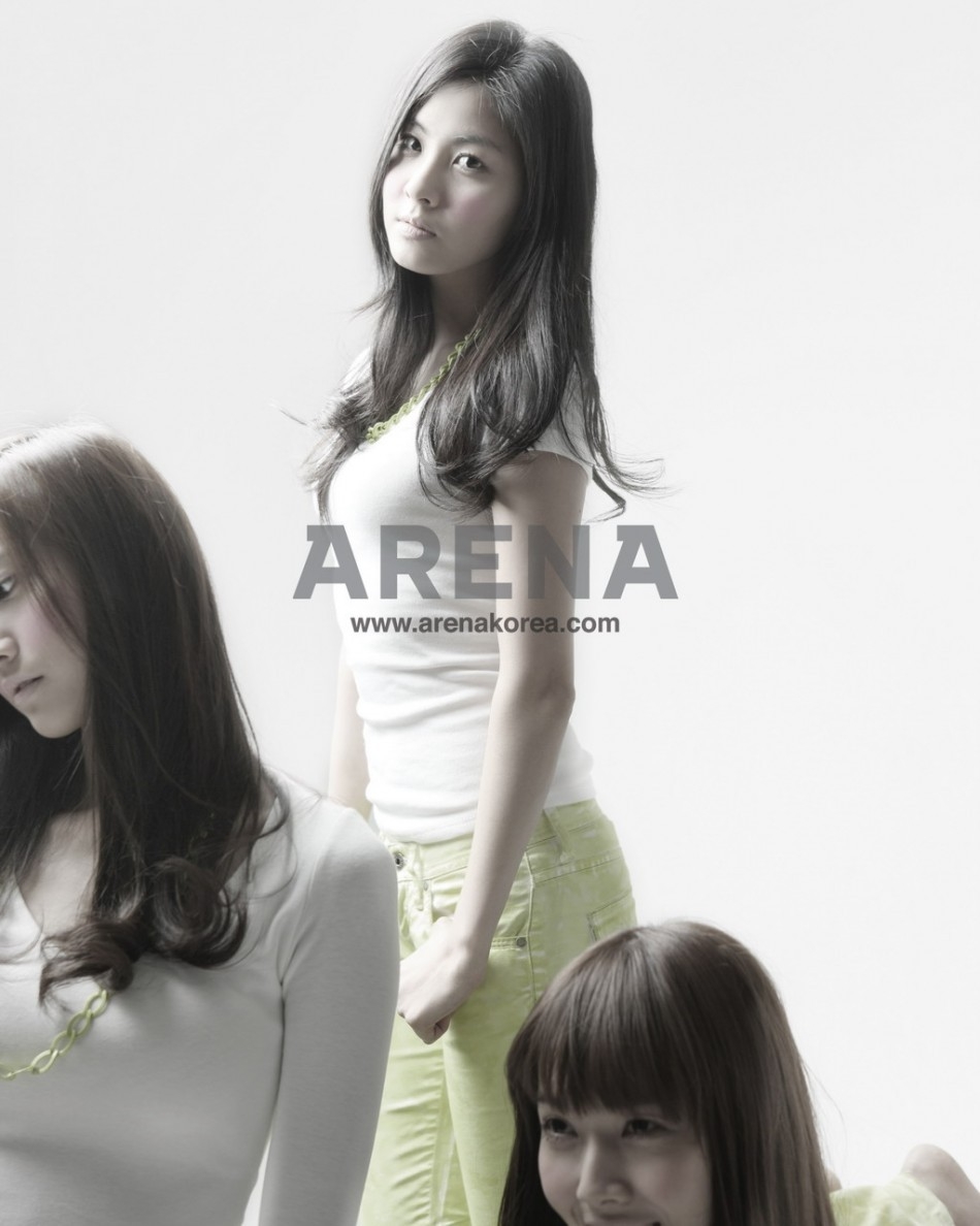 少女时代时尚杂志ARENA摄影  青涩动人魅力爆发