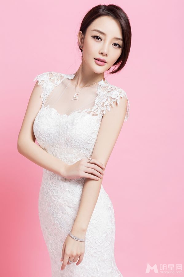 李小璐唯美婚纱大片 前凸后翘完美新娘