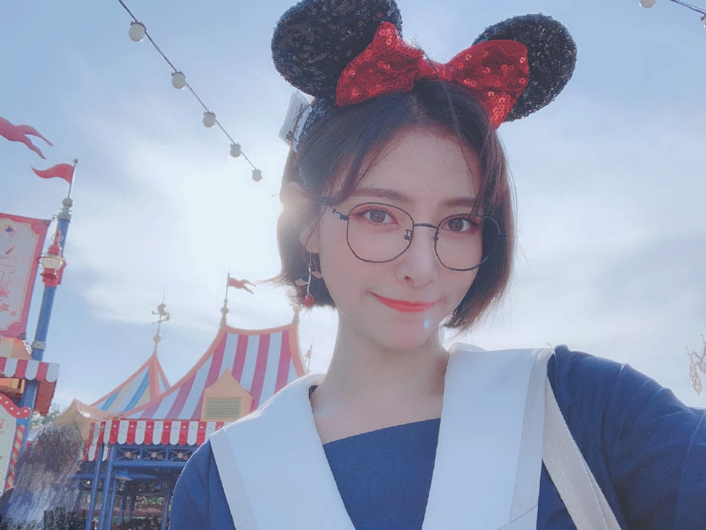SNH48许佳琪制服秀甜美性感图片