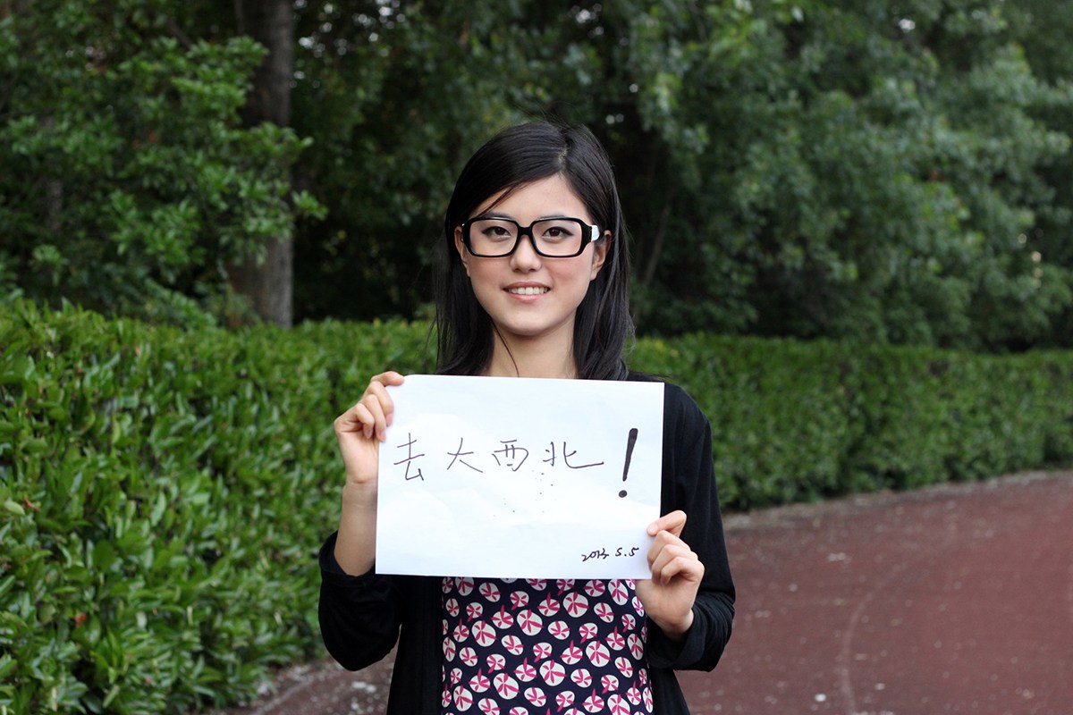 大学生另类毕业照 另类姿势致另类青春