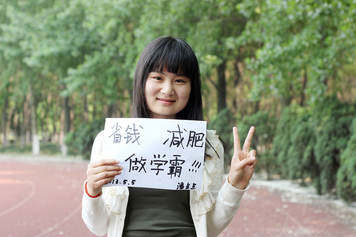 大学生另类毕业照 另类姿势致另类青春